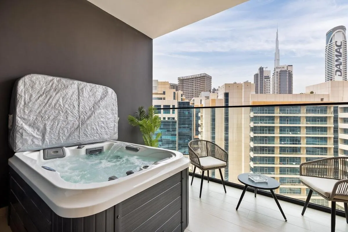 Waves - Luxe Studio With Jacuzzi & City Views Dubai