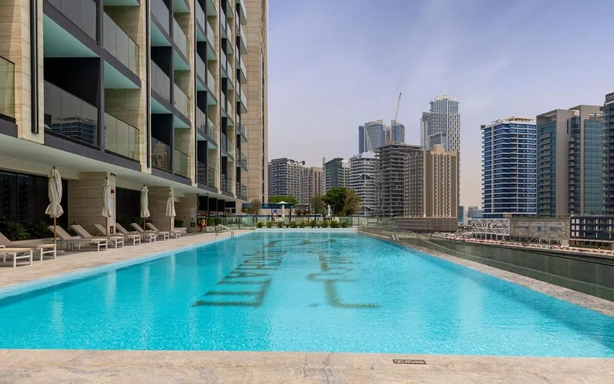 Waves - Luxe Studio With Jacuzzi & City Views Dubai