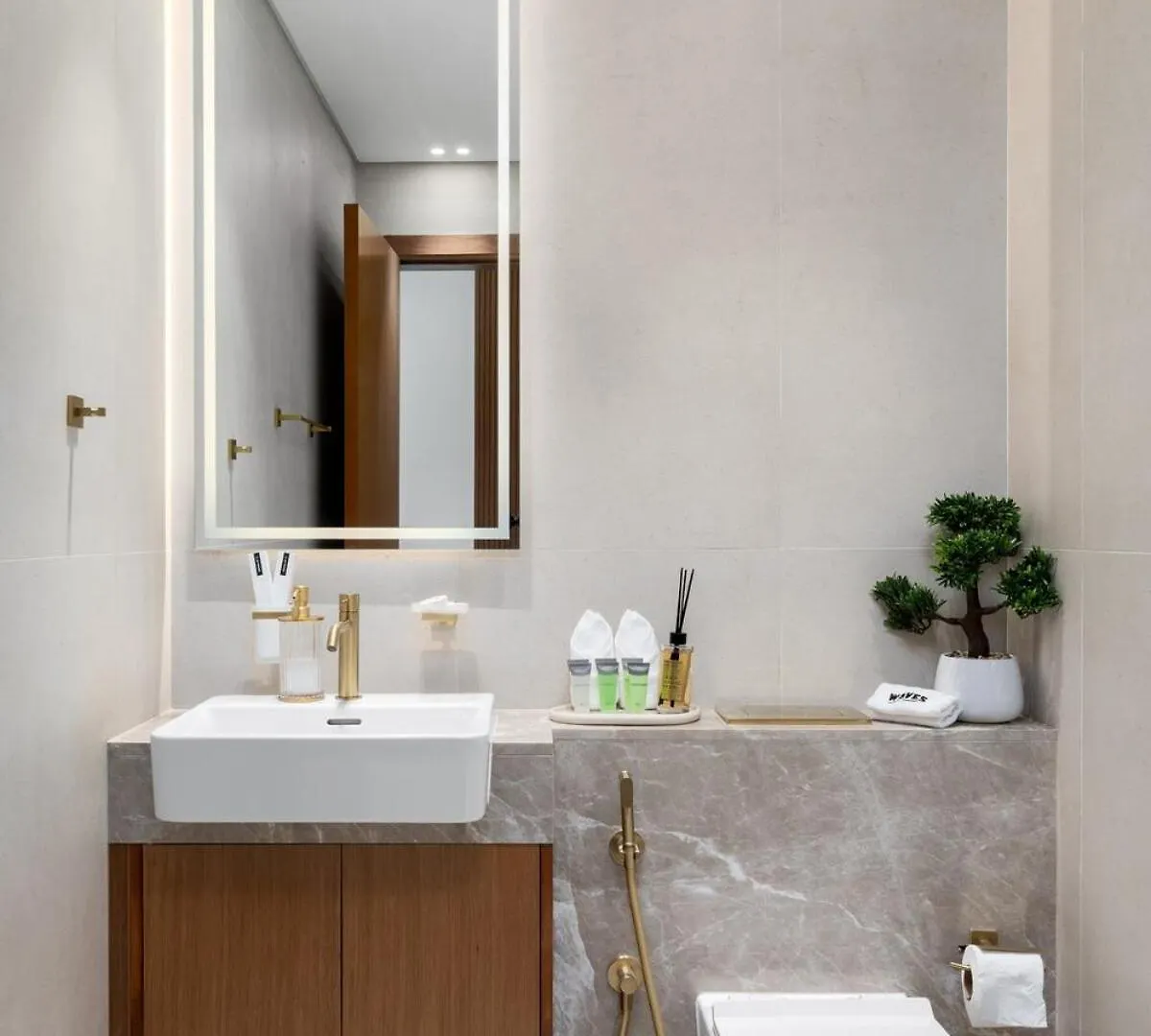 Waves - Luxe Studio With Jacuzzi & City Views Dubai